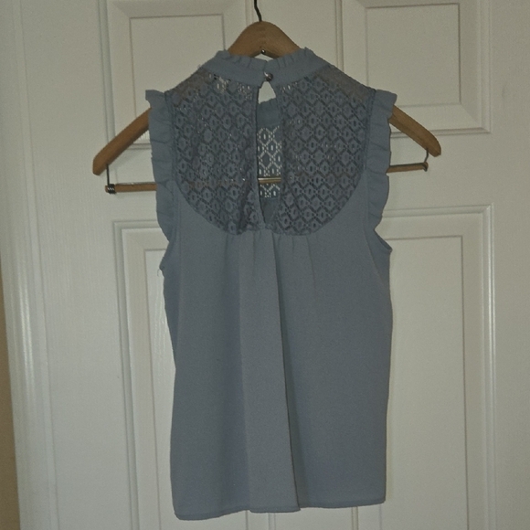 Lily White Blue Sleeveless Ruffled Blouse BIZ CASUAL SOFT FEMININE RESORT TRAVEL - Picture 5 of 8